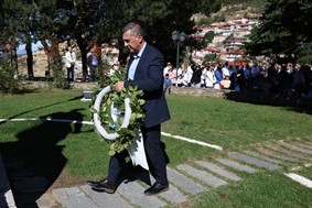 Στο ετήσιο μνημόσυνο του ήρωα της Επανάστασης του 1821 Γεωργάκη Ολύμπιου ο Δημήτρης Κουρέτας